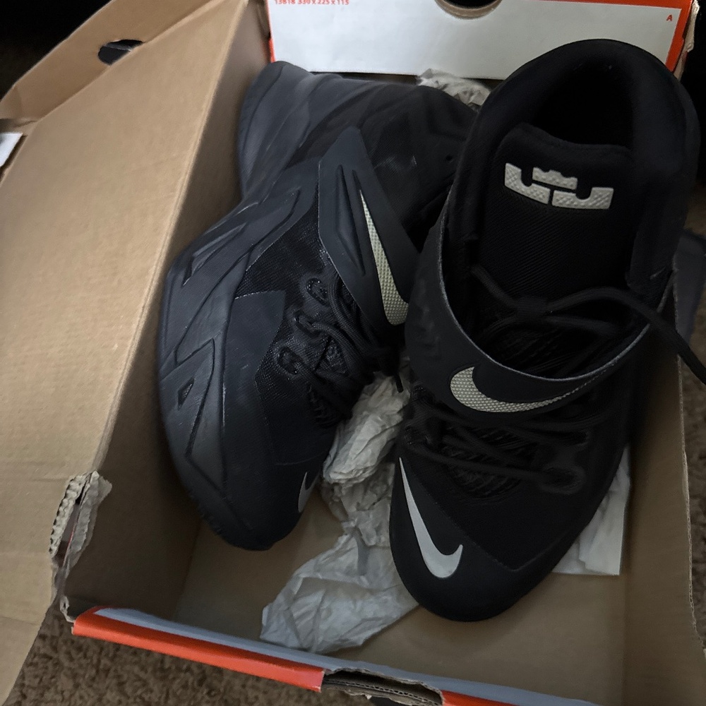 Nike soldier VIII kids size 7